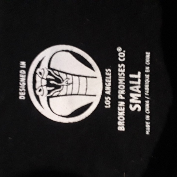 Gothic Heart Skeleton Rose Crop Top size small - Picture 3 of 4